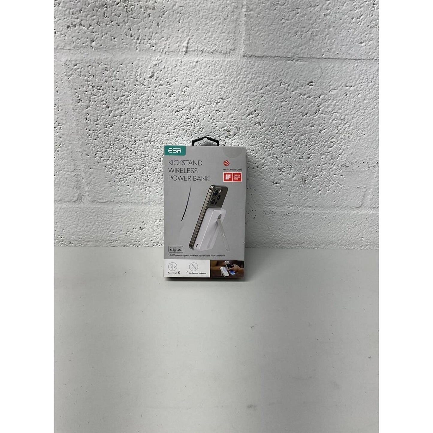 ESR Kickstand Wireless 10000mAh Power Bank white