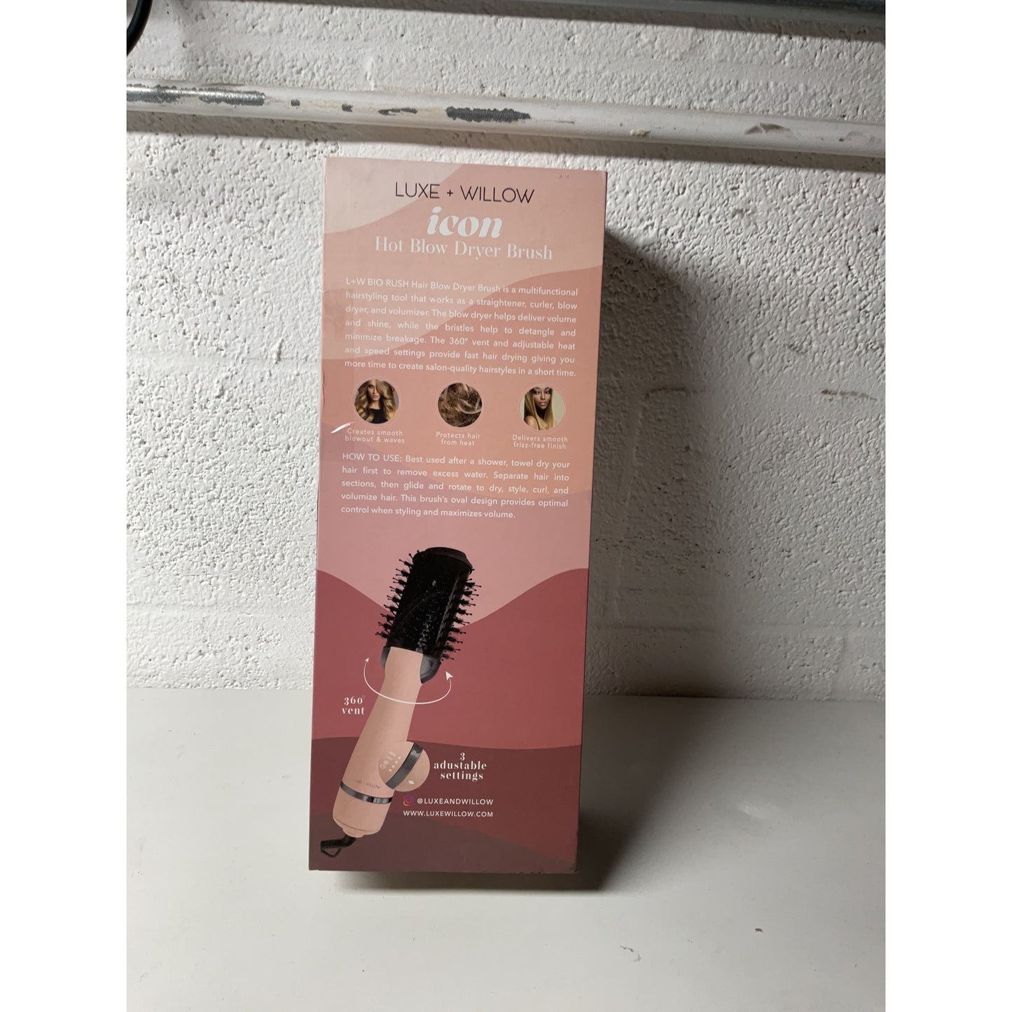 L+W icon Hot Blow Dryer Brush
