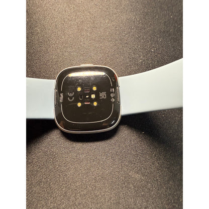 Versa 4 watch used Screen is Mint back has some scratches look at PICS please