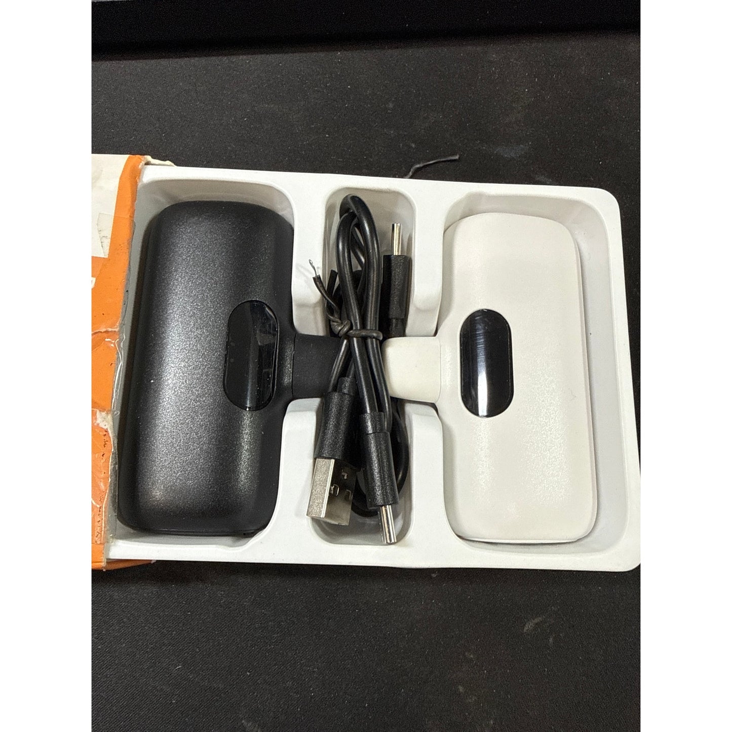 Black and white USBc PowerBank 5000 mah 2 pack