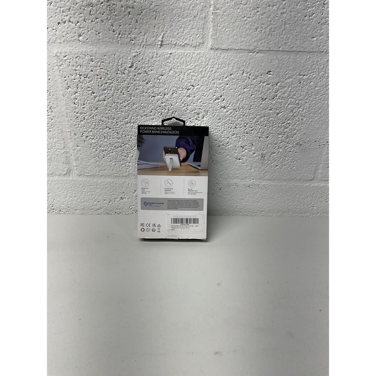 ESR Kickstand Wireless 10000mAh Power Bank white